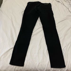 Like new women’s 29/32 Levi’s skinny Jean.